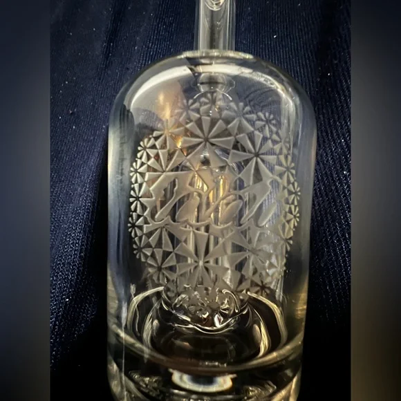 Carta V upgrade decorative glass is made by I D A B